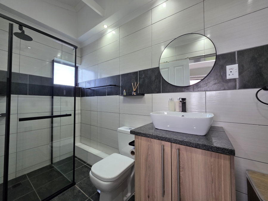 4 Bedroom Property for Sale in Paradise Beach Eastern Cape